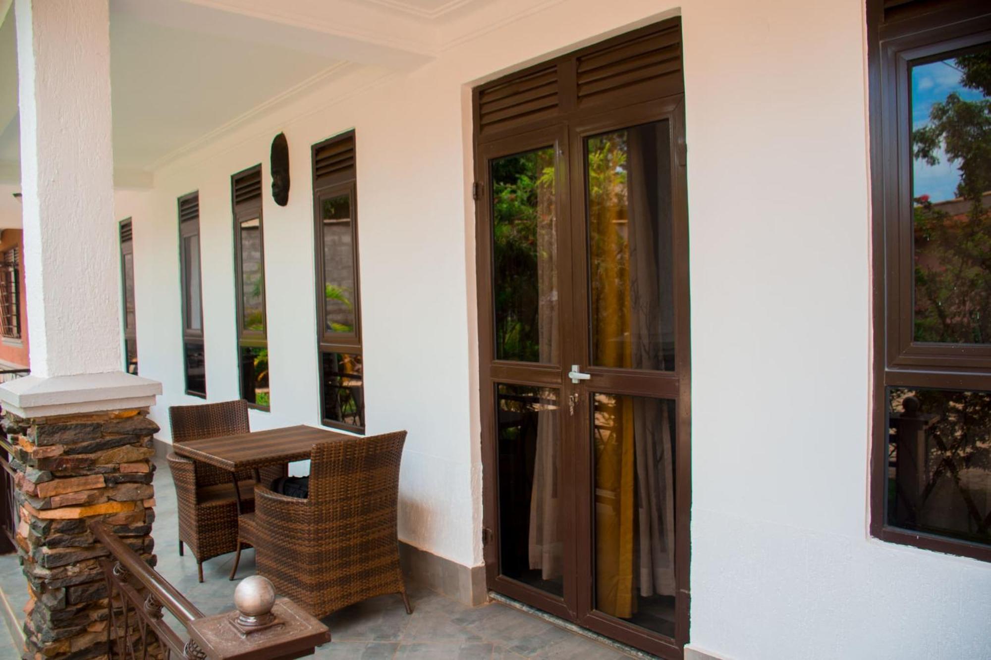 Travel Sanctuary - Luxury2 Kampala